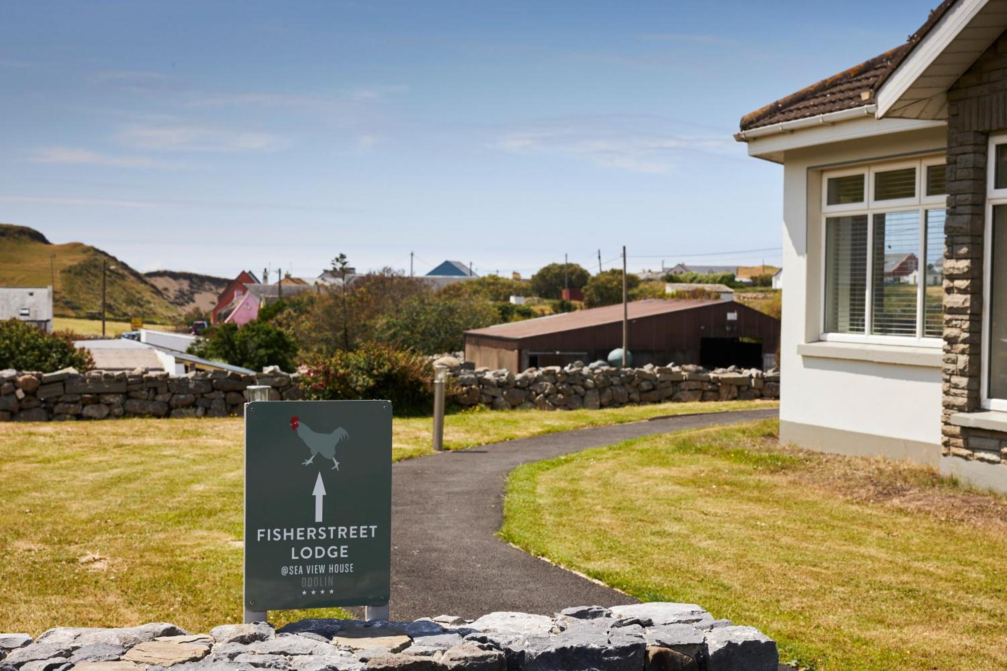 Luxury Lodges In Doolin Village With Hot Tubs Room photo