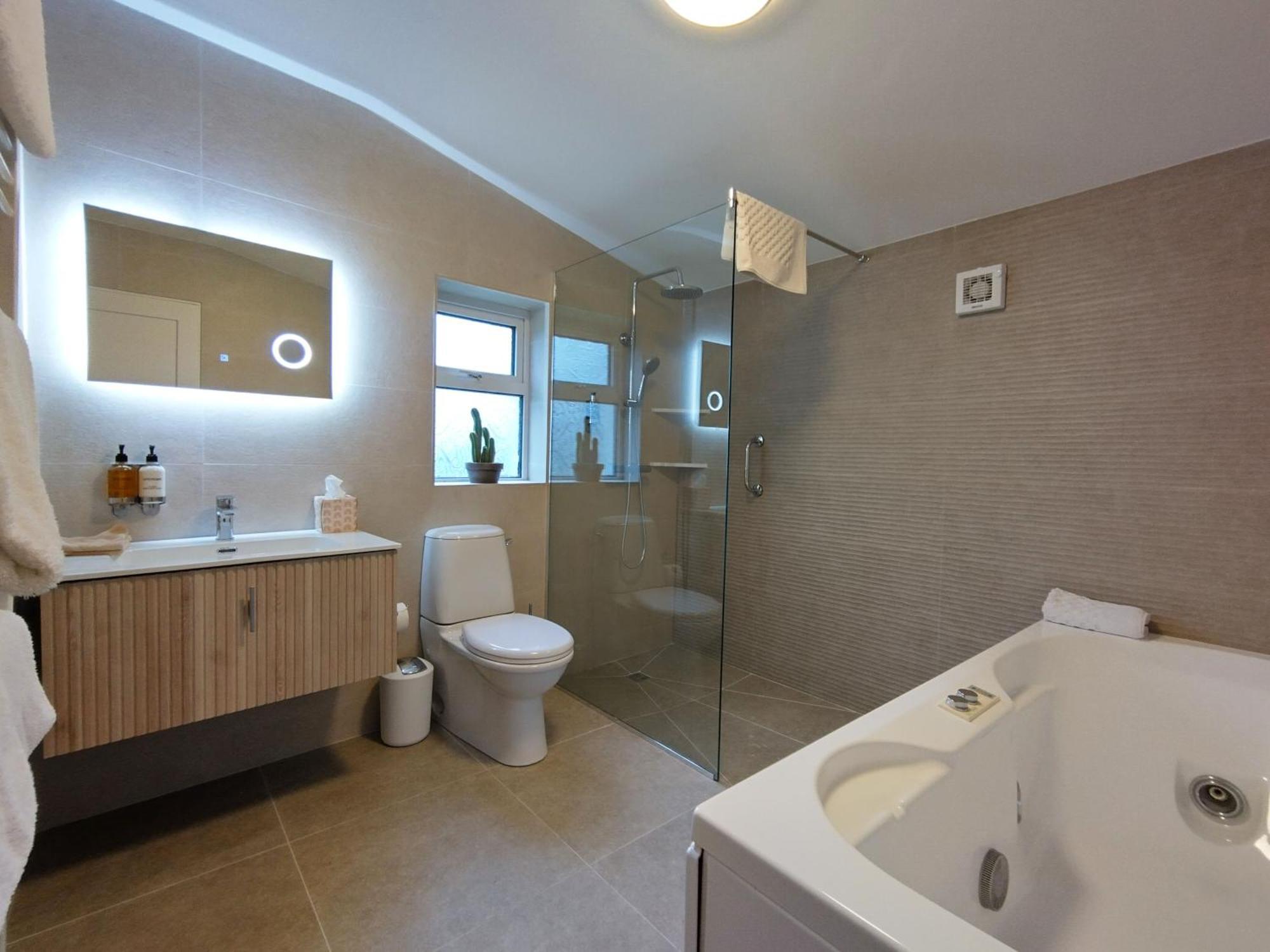 Luxury Lodges In Doolin Village With Hot Tubs Exterior photo